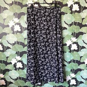 floral maxi with slit ✨